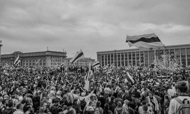 Résilience journalistique en Biélorussie : les outils innovants pour contourner la censure en ligne