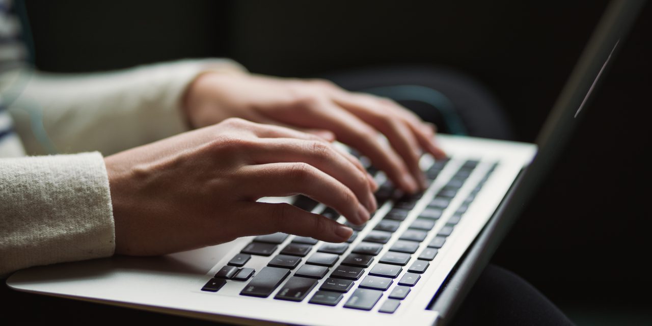 Harcèlement en ligne : les femmes journalistes exigent un plan de lutte