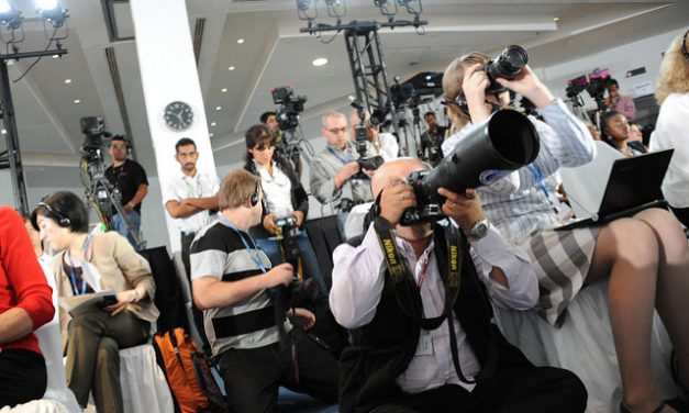 Un collectif à l’écoute des critiques contre les journalistes
