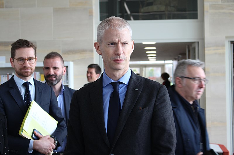L’audiovisuel public fusionnera en 2021 pour devenir “France Médias”