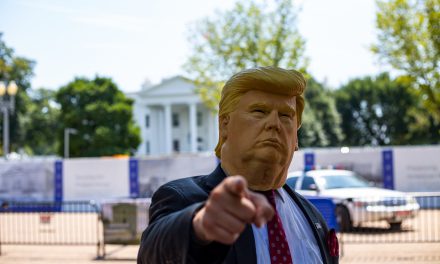 Des pages ukrainiennes pro-Trump supprimées par Facebook