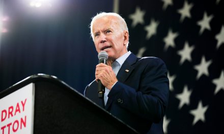 Etats-Unis: l’équipe de communication de Joe Biden renoue avec les médias