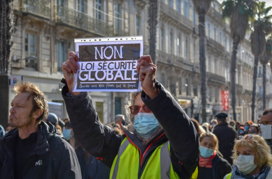 Sécurité globale : des syndicats de journalistes et ONG claquent la porte de Gérald Darmanin