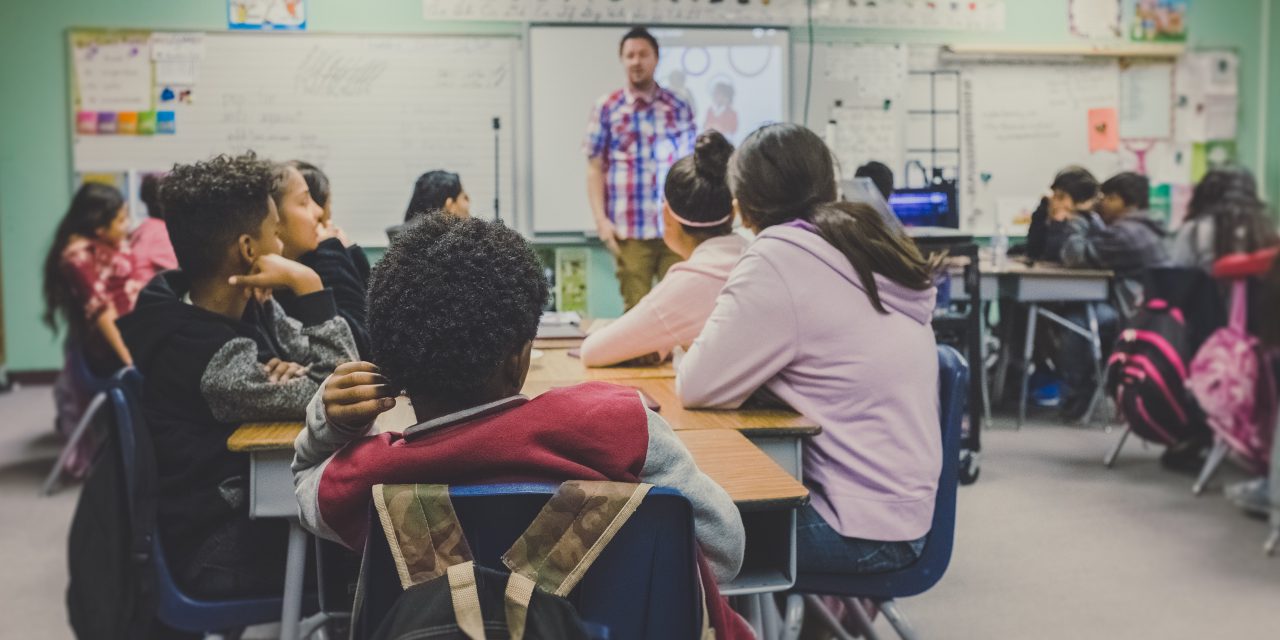 Menaces sur la liberté d&rsquo;expression: l&rsquo;éducation aux médias reste un enjeu primordial