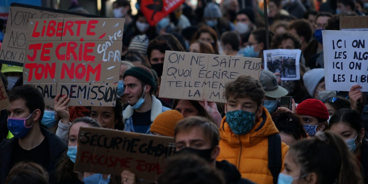 Plus de 600 étudiants en journalisme se mobilisent contre la loi « sécurité globale »