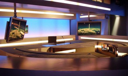 Hommes et femmes politiques face aux journalistes : tous les coups sont permis